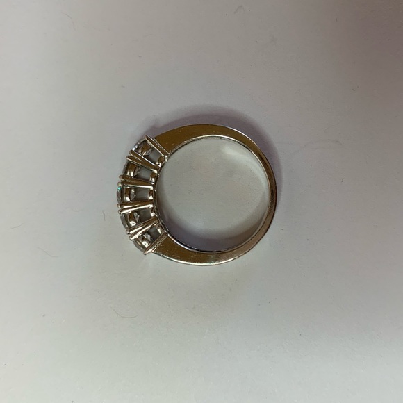 Silver 925 ring with 5 cubic zirconium stones - Picture 5 of 7